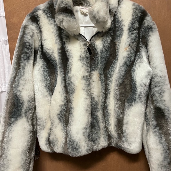 VON SAKEN FUR JACKET SZ. M LIKE NEW, VERY WARM, WEAR ANYWHERE LQQK. - Picture 7 of 14